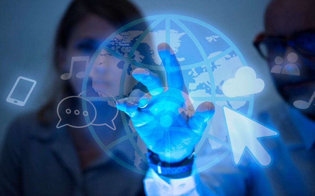Business people using internet 53876 90850 1024x639